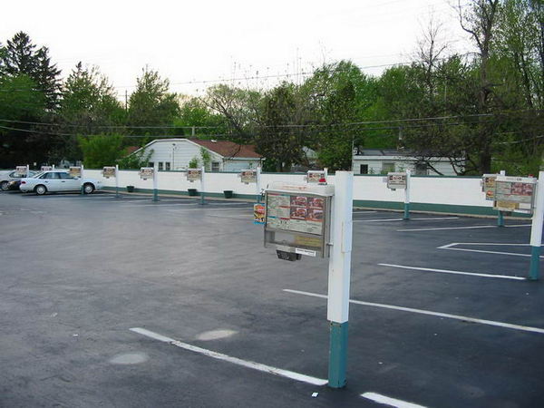 A&W Restaurant - Farmington - 22004 Farmington Rd 2 (newer photo)